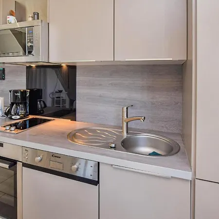 בית נופש 3 Bedroom Lovely In *