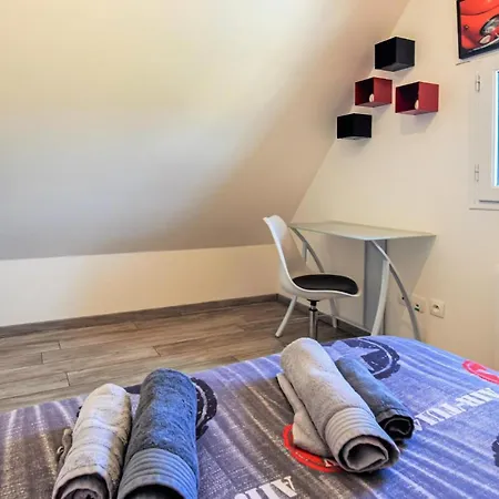 3 Bedroom Amazing In Hericourt-en-Caux