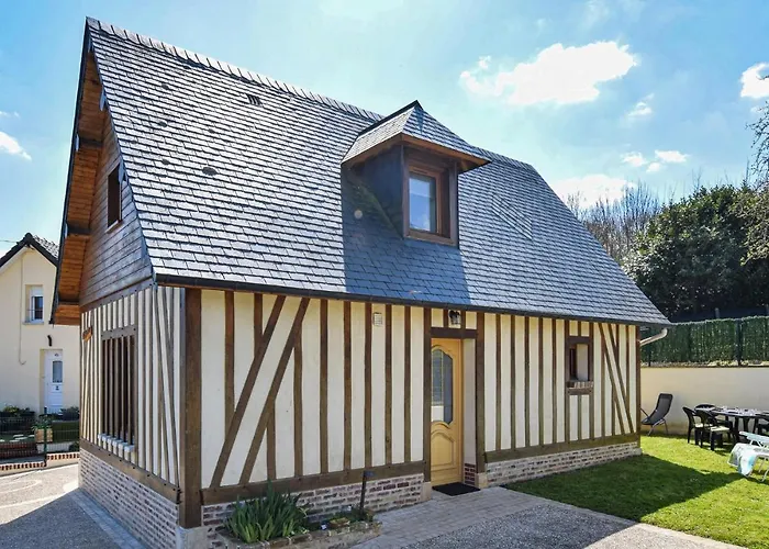 Holiday home Stunning In Hericourt-en-Caux