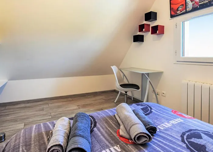 Stunning In Hericourt-en-Caux